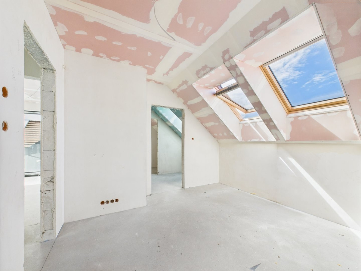 Befejezett mennyezeti gipszkartonozás Egerben – sima, festésre kész felület