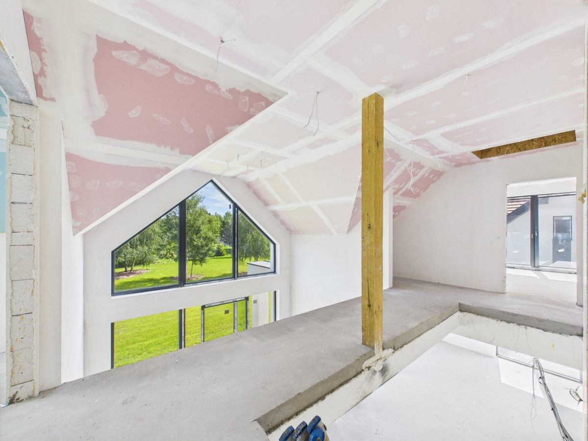 Gipszkartonozott mennyezet befejezett állapota – Eger lakásfelújítás eredménye